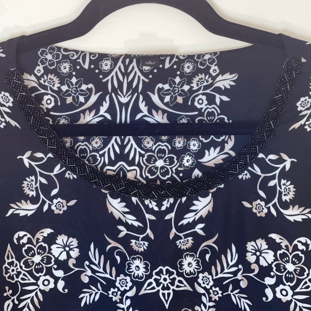 Roz & Ali | Black Floral and Beaded Neckline Blouse | Large - Picture 3 of 9